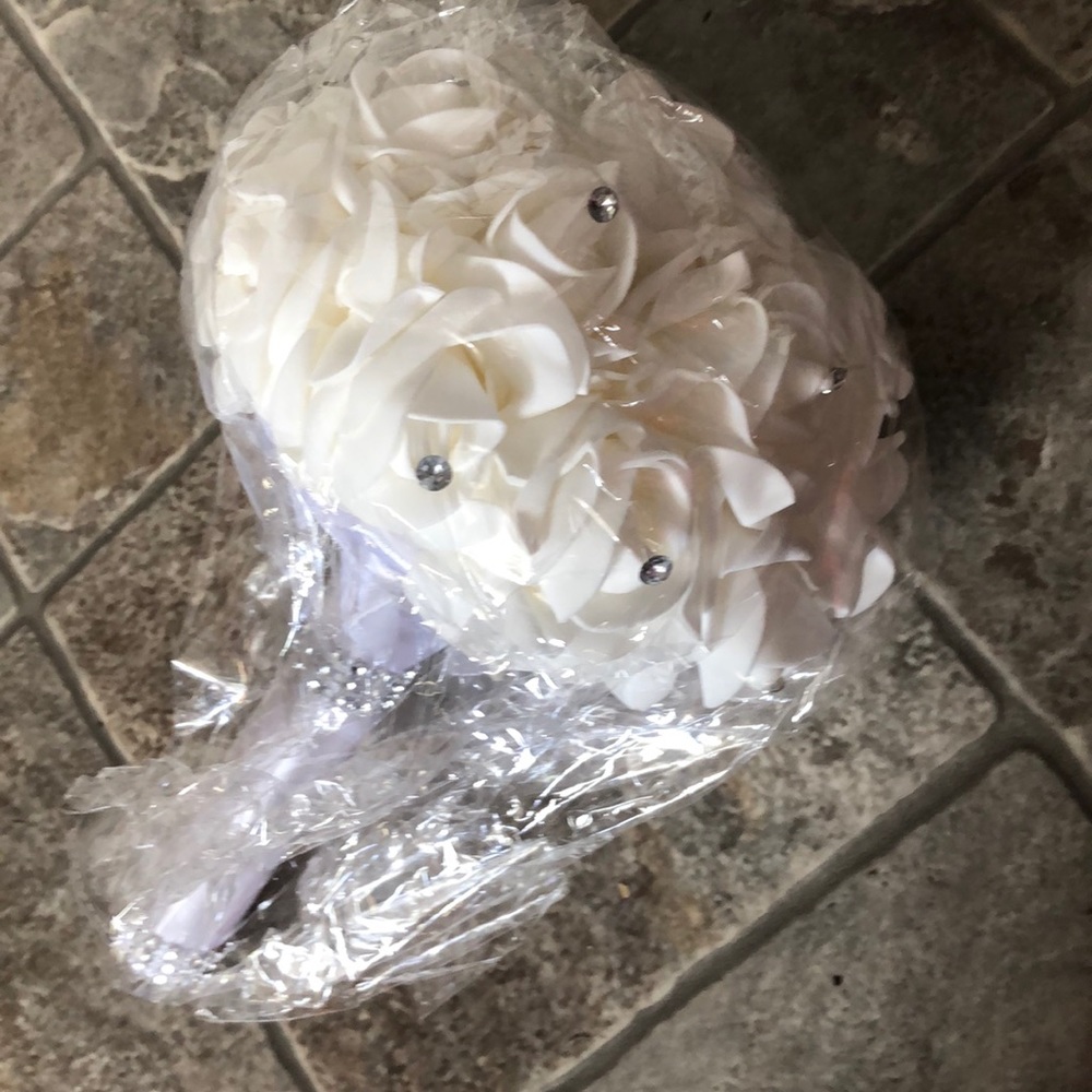 White flower mini bouquet